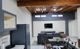 Departamento centro Maipú Mza, sobre ruta del vino, equipado para 4 personas